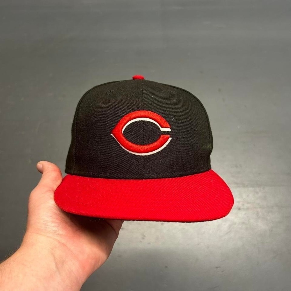 Cincinnati reds black and red new era fitted hat cap Size 7 1/4